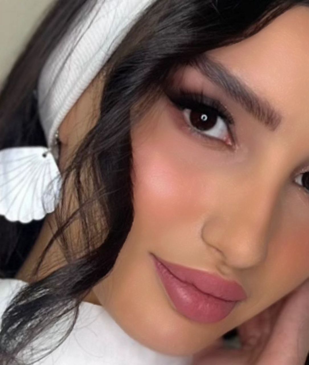 میکاپ و شنیون حرفه ای با بهترین مواد و قیمت مناسب