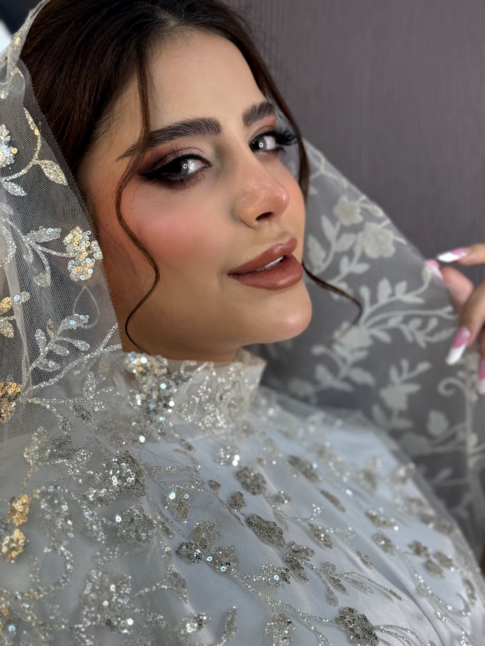 میکاپ و شنیون حرفه ای با بهترین مواد و قیمت مناسب